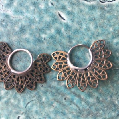 sale/seconds: 18g micro filigree blade hoop earrings - Image 4