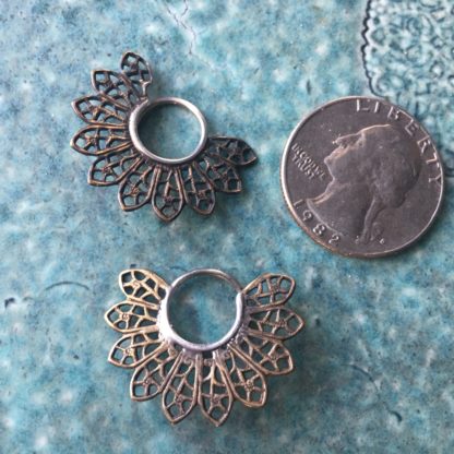 sale/seconds: 18g micro filigree blade hoop earrings - Image 3