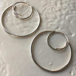 sale/seconds: 18g negative space hoop earrings