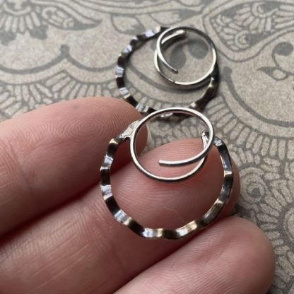 SALE Corrugated brass blade hoop earrings - Image 3